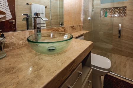 Apartamento à venda com 180m², 3 quartos e 4 vagasBanheiro social 1