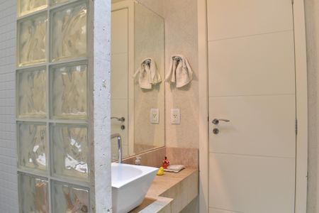 Casa para alugar com 420m², 4 quartos e 4 vagasBanheiro 2