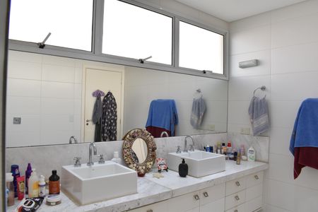 Casa para alugar com 420m², 4 quartos e 4 vagasBanheiro da Suíte 1