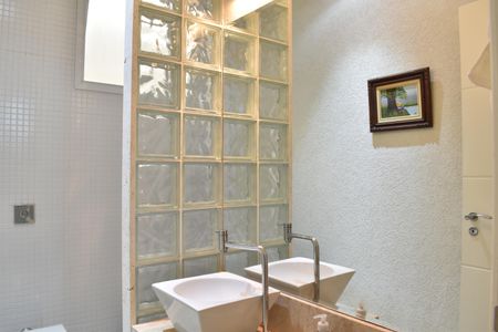 Casa para alugar com 420m², 4 quartos e 4 vagasBanheiro 2