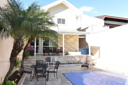 Casa para alugar com 420m², 4 quartos e 4 vagasÁrea externa