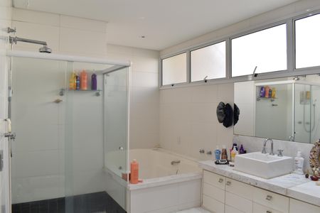 Casa para alugar com 420m², 4 quartos e 4 vagasBanheiro da Suíte 1