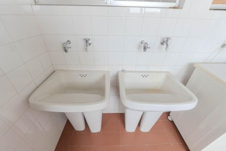 Apartamento à venda com 140m², 3 quartos e 2 vagas Apartamento à venda com 140m², 3 quartos e 2 vagasÁrea de Serviço