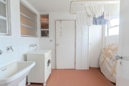 Apartamento à venda com 140m², 3 quartos e 2 vagas Apartamento à venda com 140m², 3 quartos e 2 vagasÁrea de Serviço