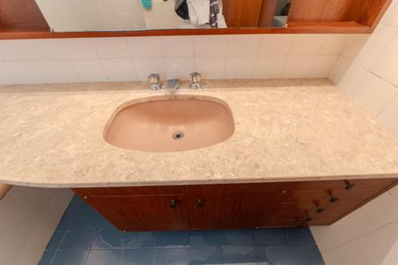 Apartamento à venda com 140m², 3 quartos e 2 vagas Apartamento à venda com 140m², 3 quartos e 2 vagasBanheiro da Suíte 1