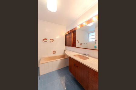 Apartamento à venda com 140m², 3 quartos e 2 vagas Apartamento à venda com 140m², 3 quartos e 2 vagasBanheiro da Suíte 1