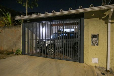 Casa para alugar com 85m², 2 quartos e 2 vagas Casa para alugar com 85m², 2 quartos e 2 vagasFachada