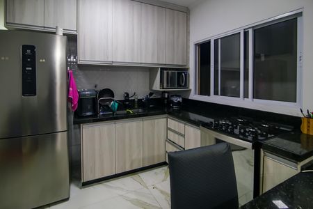 Casa para alugar com 85m², 2 quartos e 2 vagas Casa para alugar com 85m², 2 quartos e 2 vagasCozinha