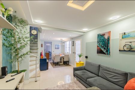 Casa à venda com 140m², 3 quartos e 2 vagas Casa à venda com 140m², 3 quartos e 2 vagasSala