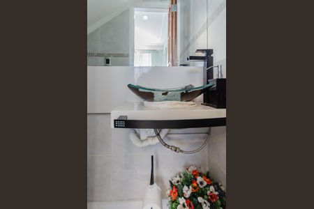 Casa à venda com 140m², 3 quartos e 2 vagas Casa à venda com 140m², 3 quartos e 2 vagasLavabo