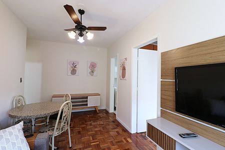 Sala de apartamento para alugar com 1 quarto, 50m² em Passo D’areia, Porto Alegre