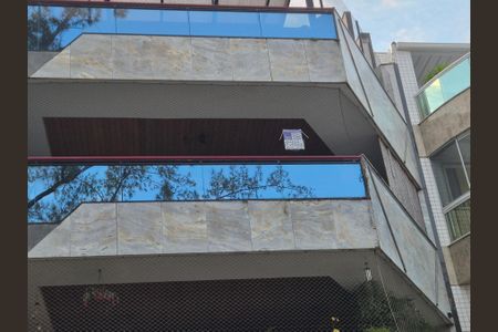 Apartamento à venda com 180m², 3 quartos e 2 vagasPlaca