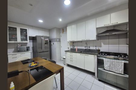 Apartamento à venda com 180m², 3 quartos e 2 vagasCozinha