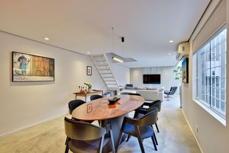 Casa à venda com 3 quartos, 160m² em Santo Amaro, São Paulo