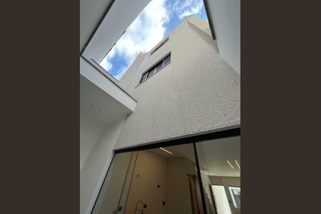 Casa à venda com 145m², 3 quartos e 2 vagas