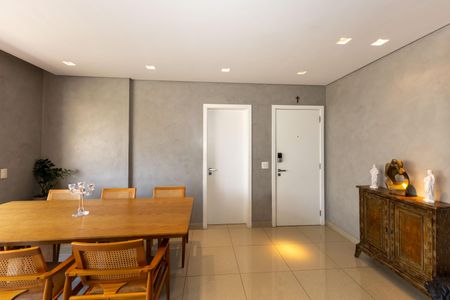 Apartamento à venda com 115m², 3 quartos e 2 vagas Apartamento à venda com 115m², 3 quartos e 2 vagasSala de Jantar