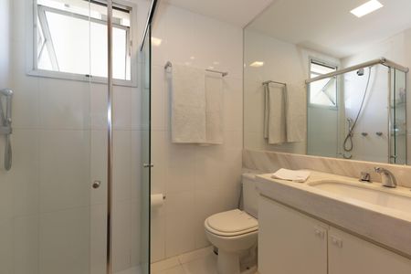 Apartamento à venda com 115m², 3 quartos e 2 vagas Apartamento à venda com 115m², 3 quartos e 2 vagasBanheiro da Suíte 1