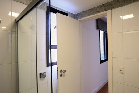 Apartamento à venda com 268m², 4 quartos e 6 vagasBanheiro da Suíte 2