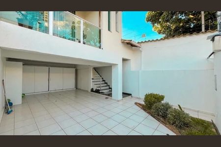 Casa à venda com 170m², 3 quartos e 4 vagas