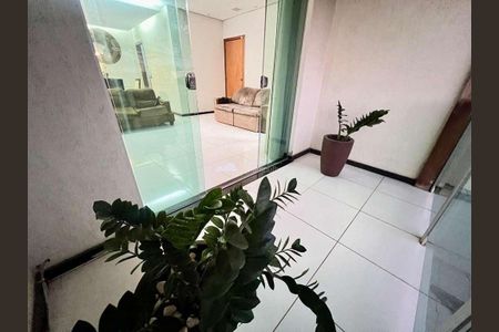 Casa à venda com 170m², 3 quartos e 4 vagas