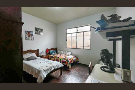 Casa à venda com 4 quartos, 300m² em Santa Terezinha, Belo Horizonte