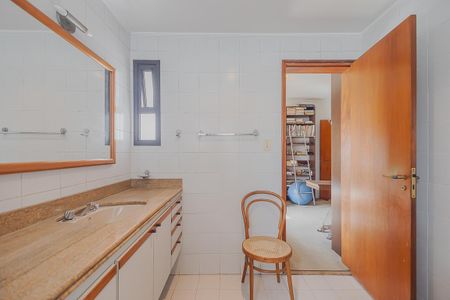 Apartamento à venda com 237m², 3 quartos e 3 vagasBanheiro da Suíte 2