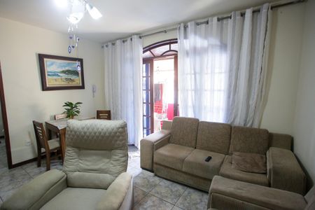 Casa à venda com 125m², 3 quartos e 2 vagasSala