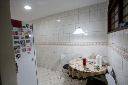 Casa à venda com 125m², 3 quartos e 2 vagasCozinha