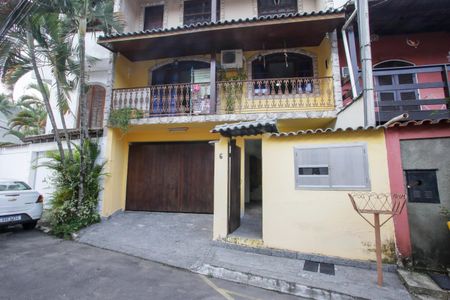 Casa à venda com 125m², 3 quartos e 2 vagasFachada