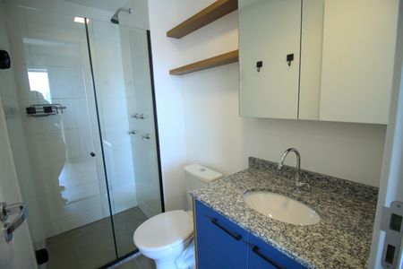 Banheiro de kitnet/studio para alugar com 1 quarto, 27m² em Belenzinho, São Paulo
