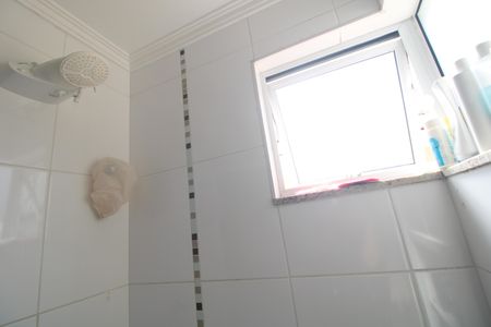 Banheiro da suíte de casa de condomínio à venda com 3 quartos, 116m² em Jardim Cidalia, São Paulo