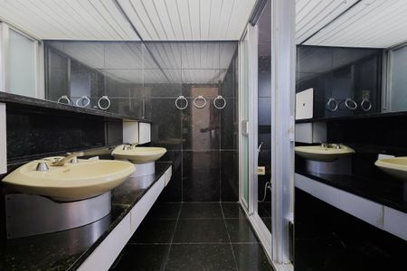 Casa à venda com 570m², 4 quartos e 5 vagasBanheiro da Suíte