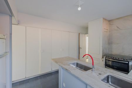 Casa à venda com 570m², 4 quartos e 5 vagasCozinha