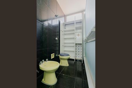 Casa à venda com 570m², 4 quartos e 5 vagasBanheiro da Suíte