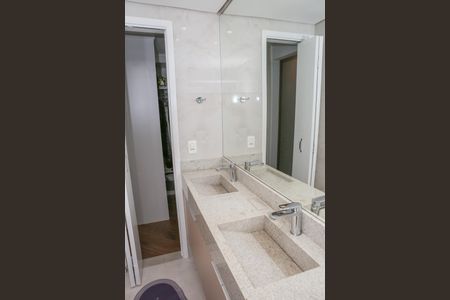 Apartamento à venda com 227m², 3 quartos e 3 vagasBanheiro da Suíte