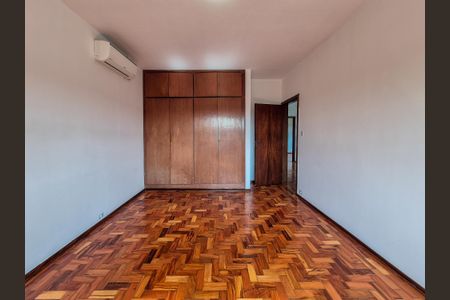 Casa à venda com 500m², 6 quartos e 3 vagas Casa à venda com 500m², 6 quartos e 3 vagasQuarto 3