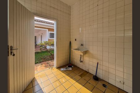 Casa à venda com 500m², 6 quartos e 3 vagas Casa à venda com 500m², 6 quartos e 3 vagasLavanderia