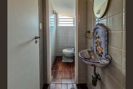 Casa à venda com 500m², 6 quartos e 3 vagas Casa à venda com 500m², 6 quartos e 3 vagasLavabo