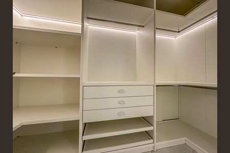 Apartamento à venda com 75m², 2 quartos e sem vagaCloset da suíte