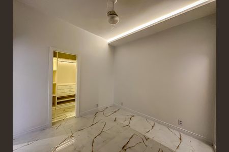 Apartamento à venda com 75m², 2 quartos e sem vagaSuíte