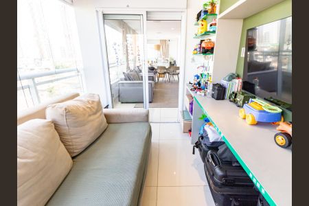 Apartamento à venda com 209m², 3 quartos e 4 vagas Apartamento à venda com 209m², 3 quartos e 4 vagasEscritório