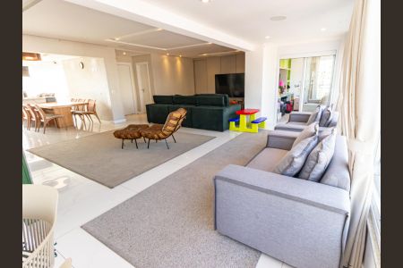 Apartamento à venda com 209m², 3 quartos e 4 vagas Apartamento à venda com 209m², 3 quartos e 4 vagasVaranda