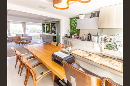 Apartamento à venda com 209m², 3 quartos e 4 vagas Apartamento à venda com 209m², 3 quartos e 4 vagasVaranda Gourmet