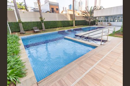 Apartamento à venda com 209m², 3 quartos e 4 vagas Apartamento à venda com 209m², 3 quartos e 4 vagasÁrea comum - Piscina