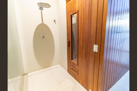 Apartamento à venda com 209m², 3 quartos e 4 vagas Apartamento à venda com 209m², 3 quartos e 4 vagasÁrea comum - Sauna