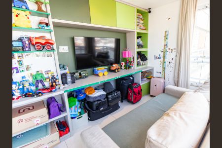 Apartamento à venda com 209m², 3 quartos e 4 vagas Apartamento à venda com 209m², 3 quartos e 4 vagasEscritório