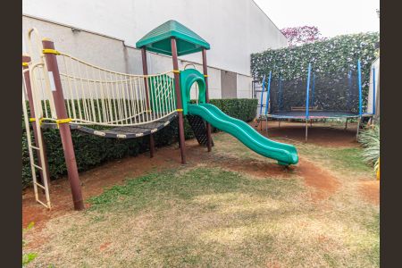 Apartamento à venda com 209m², 3 quartos e 4 vagas Apartamento à venda com 209m², 3 quartos e 4 vagasÁrea comum - Playground