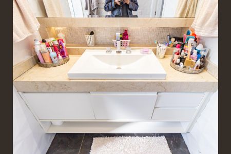 Apartamento à venda com 209m², 3 quartos e 4 vagas Apartamento à venda com 209m², 3 quartos e 4 vagasBanheiro da Suíte 1