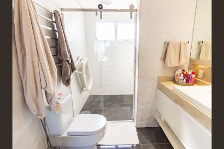 Apartamento à venda com 209m², 3 quartos e 4 vagas Apartamento à venda com 209m², 3 quartos e 4 vagasBanheiro da Suíte 1