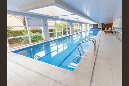 Apartamento à venda com 209m², 3 quartos e 4 vagas Apartamento à venda com 209m², 3 quartos e 4 vagasÁrea comum - Piscina